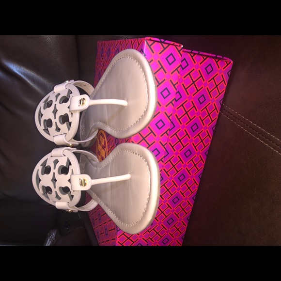 SOLD Tory Burch Miller Light Makeup - Picture 4 of 5